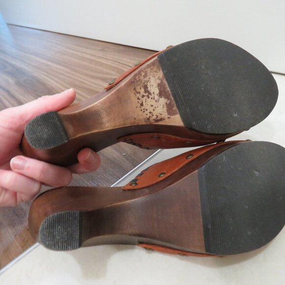 VINTAGE NINE WEST Y2K Cognac Tan Leather Studded Clog Heeled Mules Size US 6 - Picture 16 of 16